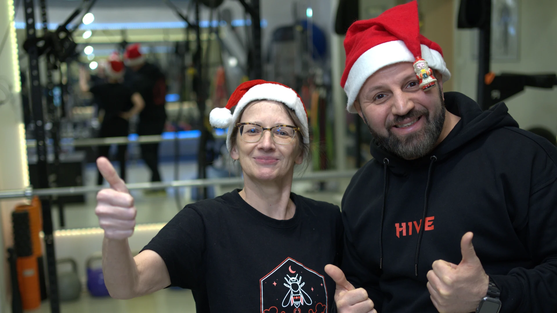 Tayfun mit Klienten lächeln in die Kamera
