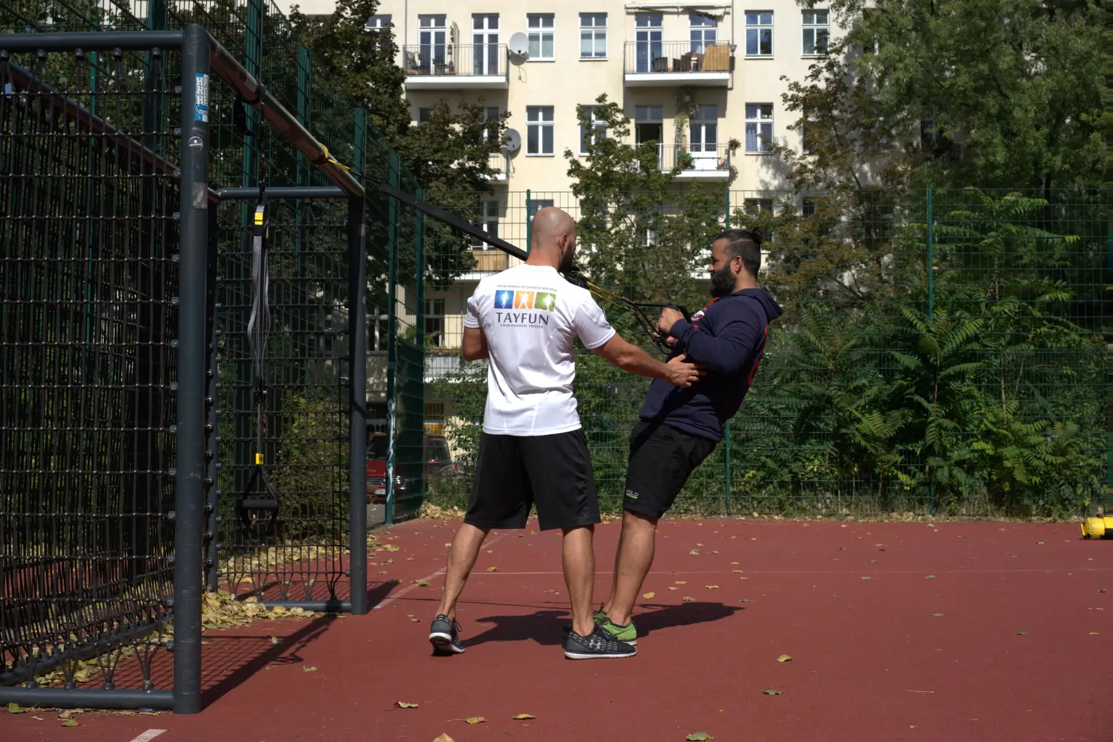 Outdoor Personal Training mit dem TRX Trainer im Park Jungfernheide